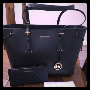 Michael Kors Voyager Tote & Jet Set Wallet.